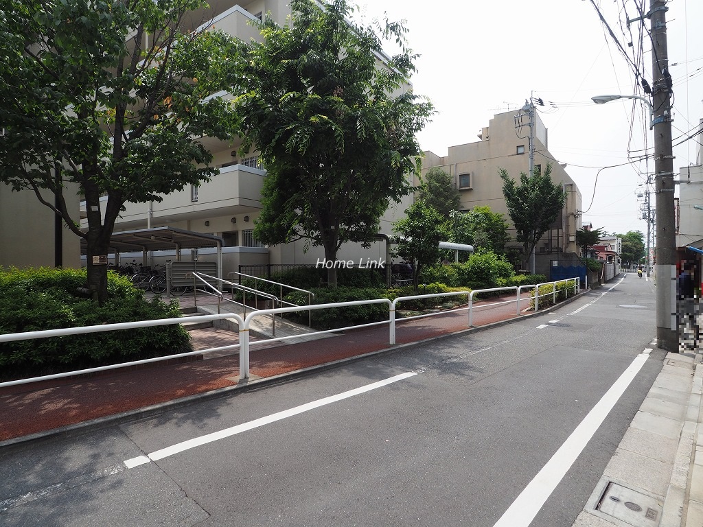 ライオンズときわ台レジデンス　前面道路